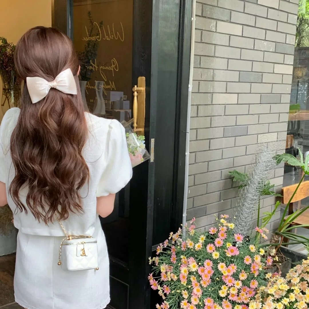 穿书后，她把悲剧变爽文